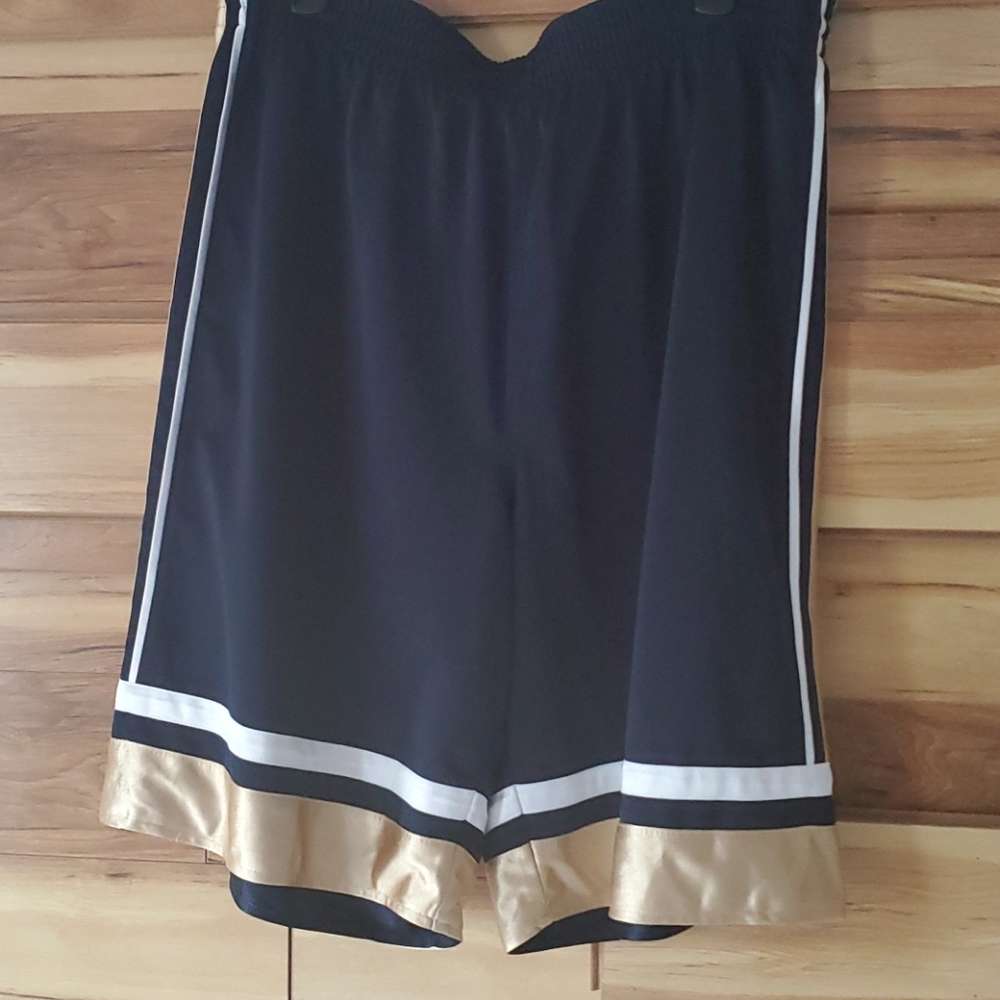Reversible athletic shorts
